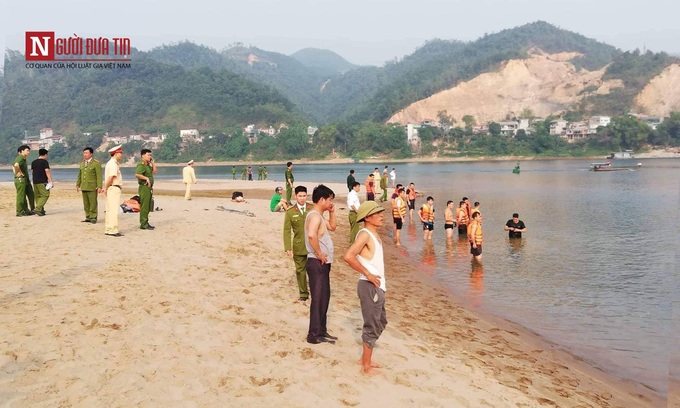 Hòa Bình: Vớt được 8 thi thể cháu học sinh trong số 9 cháu bị đuối - Ảnh 1. Hòa Bình: Vớt được 8 thi thể cháu học sinh trong số 9 cháu bị đuối - Ảnh 1.