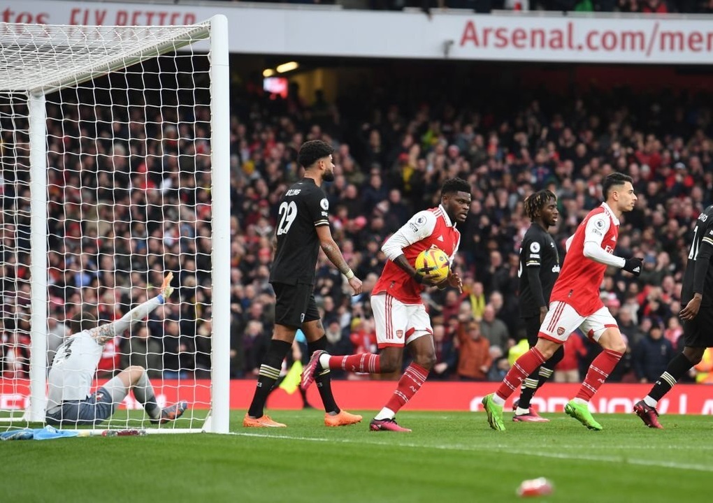 Bị dẫn hai bàn, Arsenal ngược dòng thắng Bournemouth ở phút 90+7 - 2 Bị dẫn hai bàn, Arsenal ngược dòng thắng Bournemouth ở phút 90+7 - 2