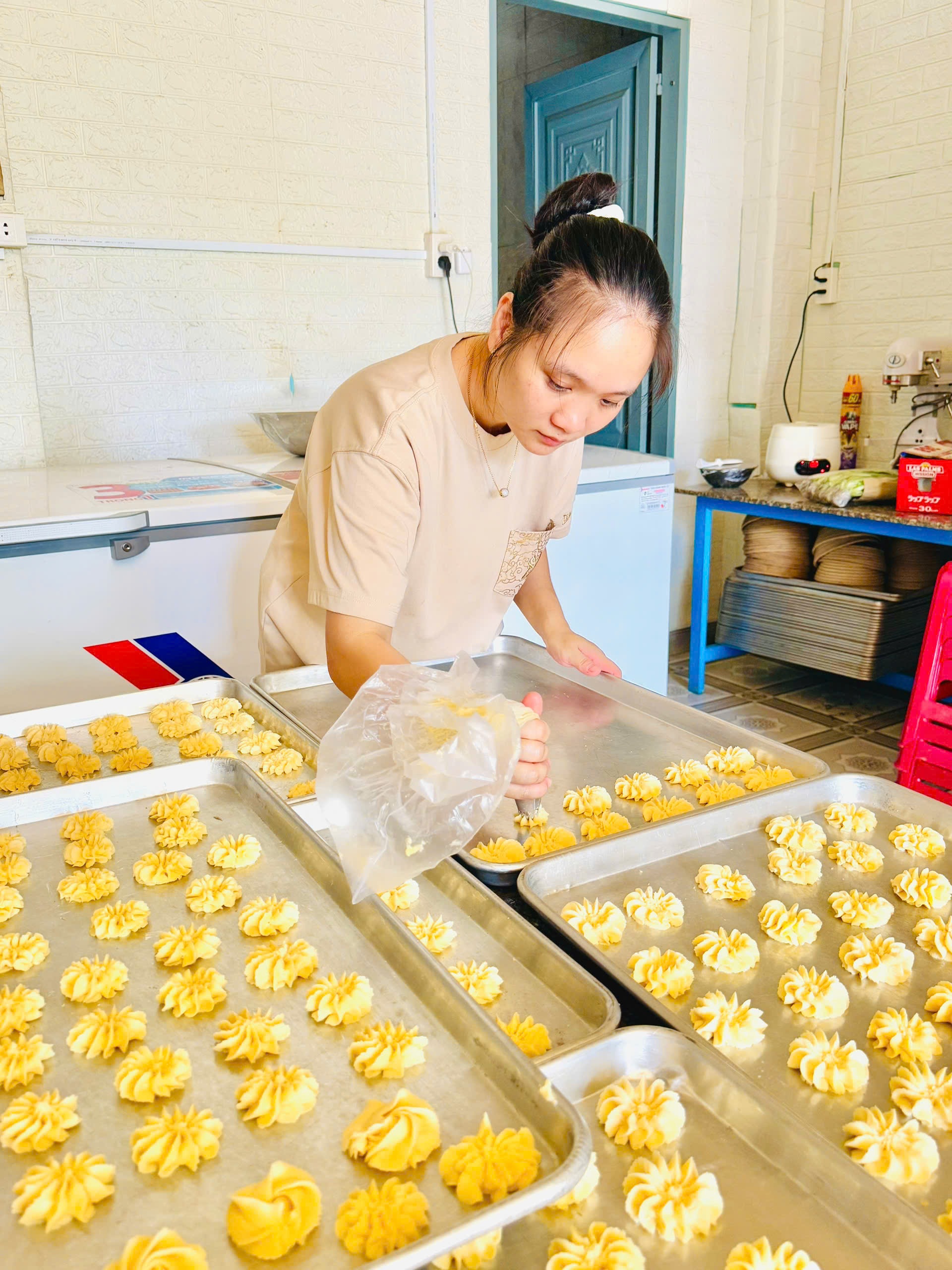 Mẹ bỉm dám bỏ việc nhà nước ổn định, mở tiệm bánh doanh thu 4 tỷ đồng/năm - 4 Mẹ bỉm dám bỏ việc nhà nước ổn định, mở tiệm bánh doanh thu 4 tỷ đồng/năm - 4
