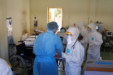 Giáo viên mắc Covid-19 tiếp xúc 500 người, mức độ lây nhiễm "trầm trọng"