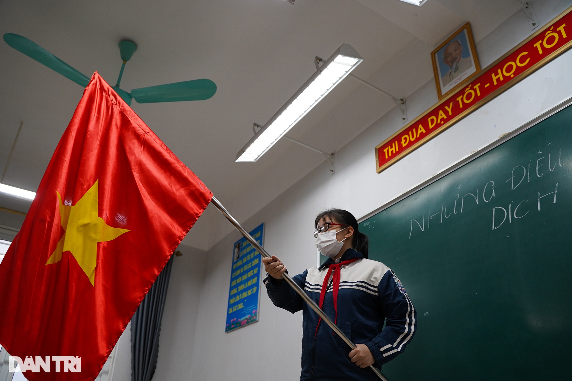 Học sinh lớp 9 của 17 huyện, thị xã ở Hà Nội đồng loạt trở lại trường học - 3 Học sinh lớp 9 của 17 huyện, thị xã ở Hà Nội đồng loạt trở lại trường học - 3