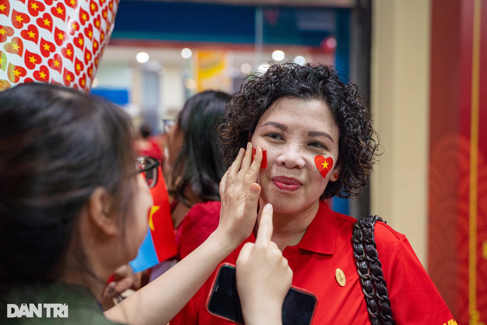 Đoàn tàu Thống nhất 50 năm non sông nối liền một dải rời ga Hà Nội - 4 Đoàn tàu Thống nhất 50 năm non sông nối liền một dải rời ga Hà Nội - 4