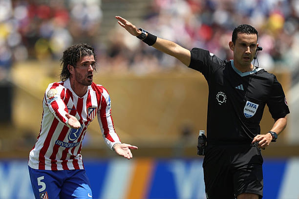 Atletico bị loại ở FIFA Club World Cup, HLV Simeone chỉ trích trọng tài - 1 Atletico bị loại ở FIFA Club World Cup, HLV Simeone chỉ trích trọng tài
