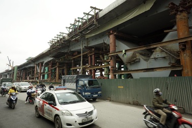 Cầu vượt thép "khủng" nhất Thủ đô sắp thông xe kĩ thuật