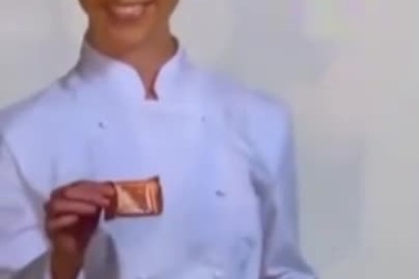 Máy bán sô cô la tự động cực độc đáo và ấn tượng