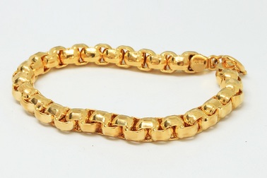 Cháu gái dẫn nhóm bạn về nhà cướp tài sản của bà ngoại