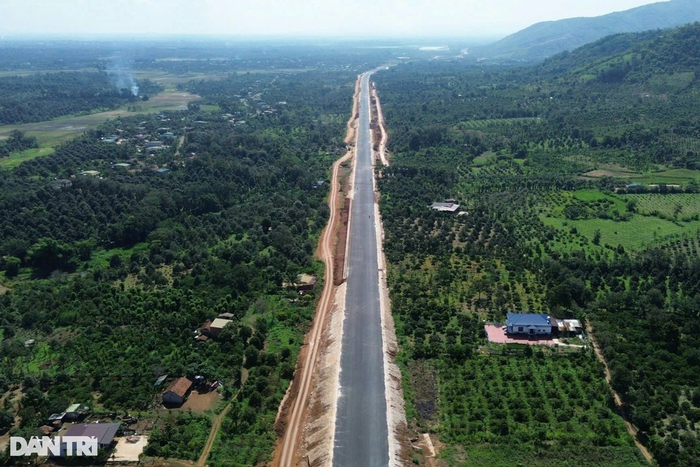 Đắk Lắk ưu tiên xử lý nóng các vướng mắc thi công cao tốc - 1 Đắk Lắk ưu tiên xử lý “nóng” các vướng mắc thi công cao tốc