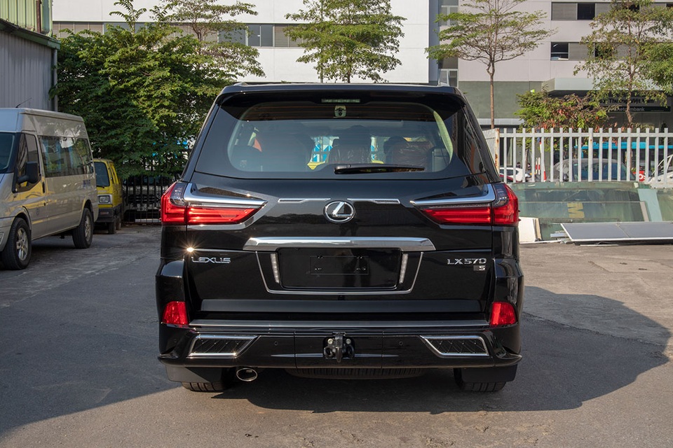 Lexus LX570 Super Sport 2021: Thay đổi nhẹ nhưng đại gia Việt vẫn săn đón - 2 Lexus LX570 Super Sport 2021: Thay đổi nhẹ nhưng đại gia Việt vẫn săn đón - 2