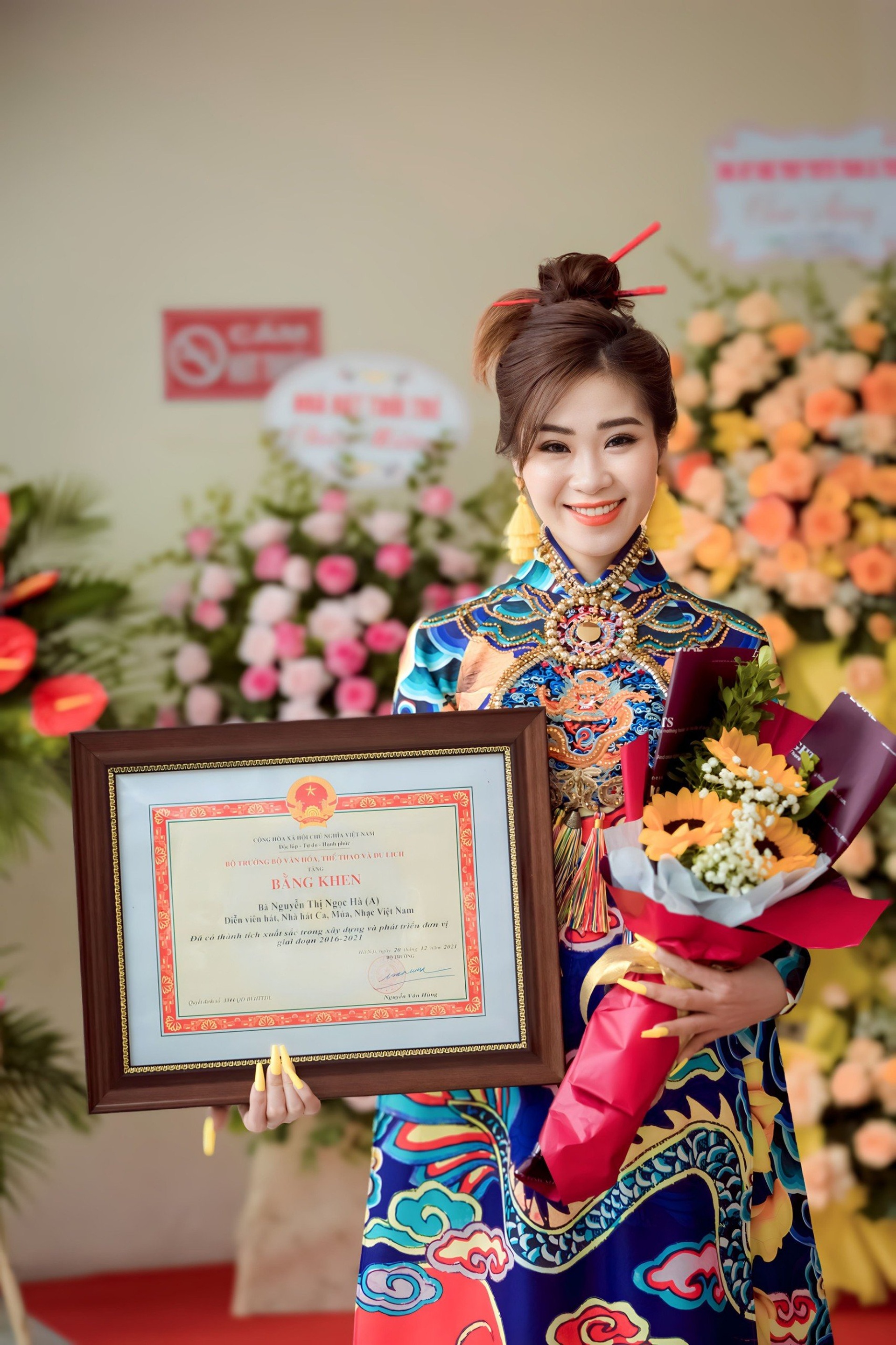 Nữ ca sĩ Hà Nội kể phút xúc động khi xẩm ngân vang ngoài biên giới Việt Nam - 10 Nữ ca sĩ Hà Nội kể phút xúc động khi xẩm ngân vang ngoài biên giới Việt Nam - 10