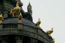 Cận cảnh 6 con gà vàng bạc tỉ trên lâu đài của đại gia Hà Nội