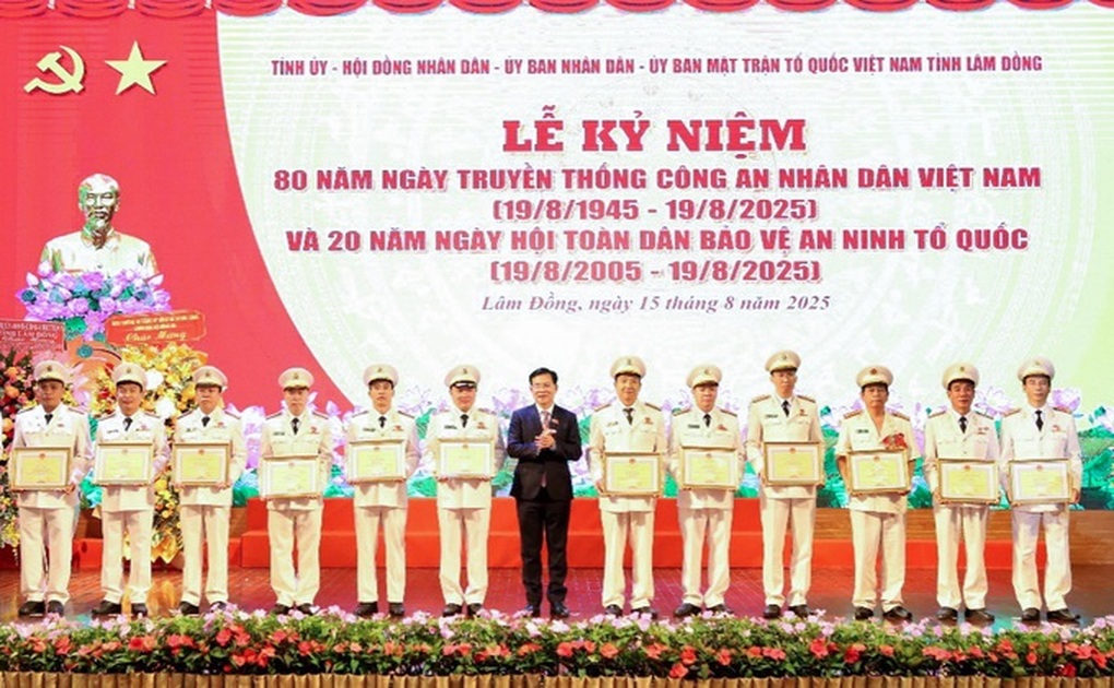Đồng Nai và Lâm Đồng long trọng kỷ niệm 80 năm Ngày truyền thống Công an - 3 Đồng Nai và Lâm Đồng long trọng kỷ niệm 80 năm Ngày truyền thống Công an - 3