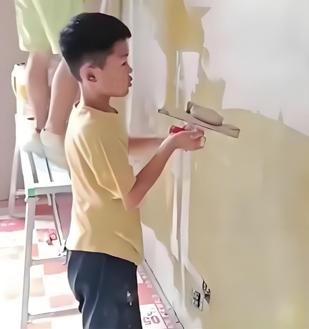 Nucení dětí k práci jako stavební dělníci nebo pouliční prodejci, rodiče čeká dojemný konec - 1 Ép con đi phụ hồ, bán hàng rong, cha mẹ nhận cái kết cười ra nước mắt - 1