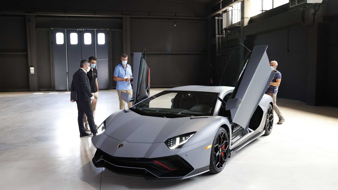 Lamborghini sẽ dừng sản xuất xe động cơ xăng thuần túy ngay trong năm nay - 1 Lamborghini sẽ dừng sản xuất xe động cơ xăng thuần túy ngay trong năm nay - 1