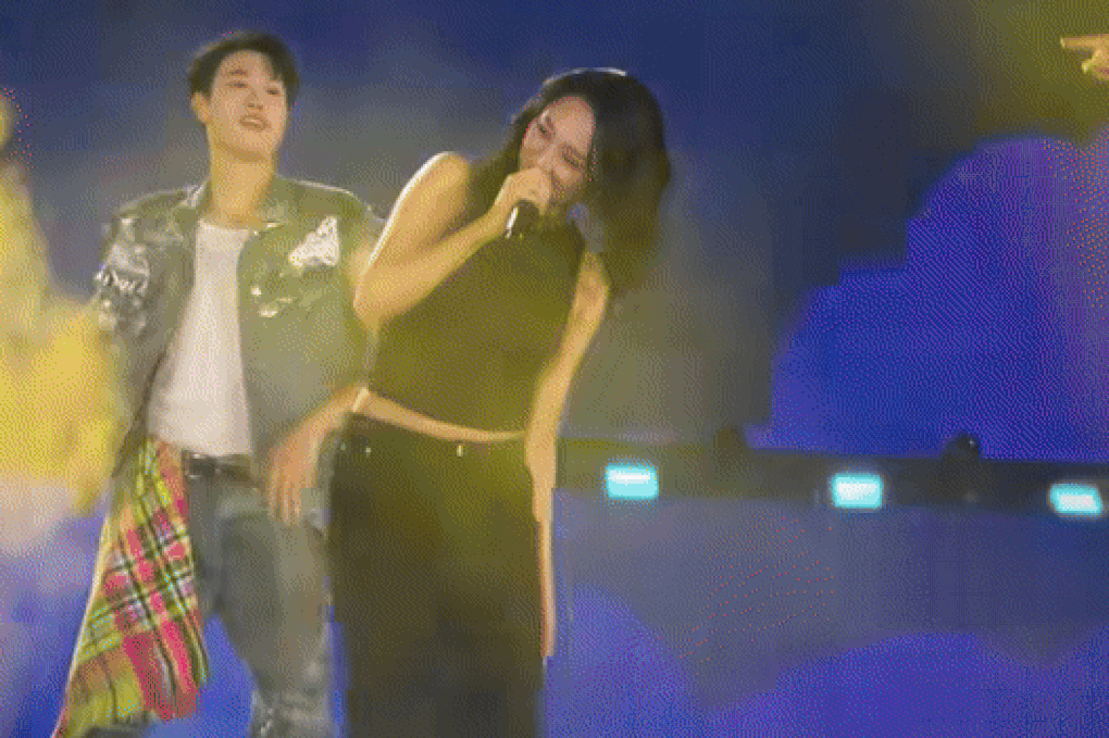 Bintang dengan kerosakan almari pakaian: Bao Anh selekeh, tali pinggang Minh Hang tergelincir - 1 Sao gặp sự cố trang phục: Bảo Anh xuề xòa, Minh Hằng tuột thắt lưng - 1