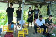 Cảnh sát đột kích ổ bạc ở chòi canh tôm có camera cảnh giới