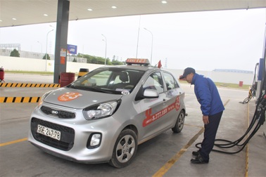 Sau 4 tháng khai trương, trạm xăng "cúi đầu kiểu Nhật" làm ăn ra sao?