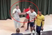 C.Ronaldo xử phũ với cổ động viên, gây tranh cãi dữ dội