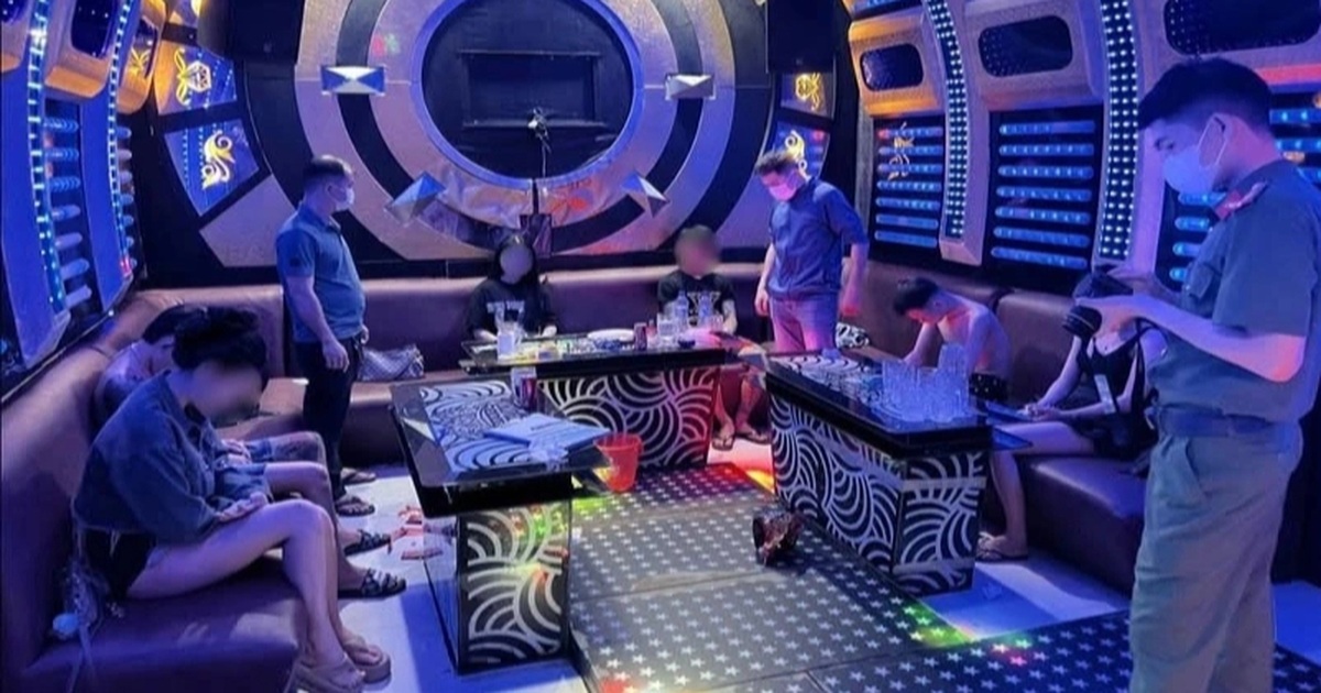 Khởi tố chủ quán karaoke cho nhóm khách thuê phòng VIP “bay lắc”