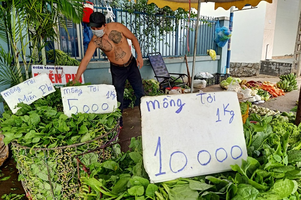 Minh Râu không sin ai và lời thú nhận làm từ thiện để cứu rỗi chính mình - 10 Minh Râu không sin ai và lời thú nhận làm từ thiện để cứu rỗi chính mình - 10