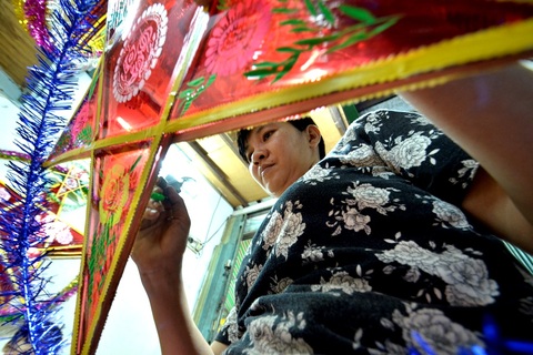 Trắng đêm làm đèn ngày cận Tết Trung thu