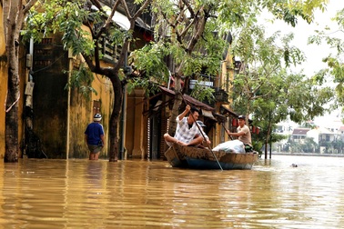 Phố cổ Hội An ngập lụt lần thứ 5 trong vòng 1 tháng