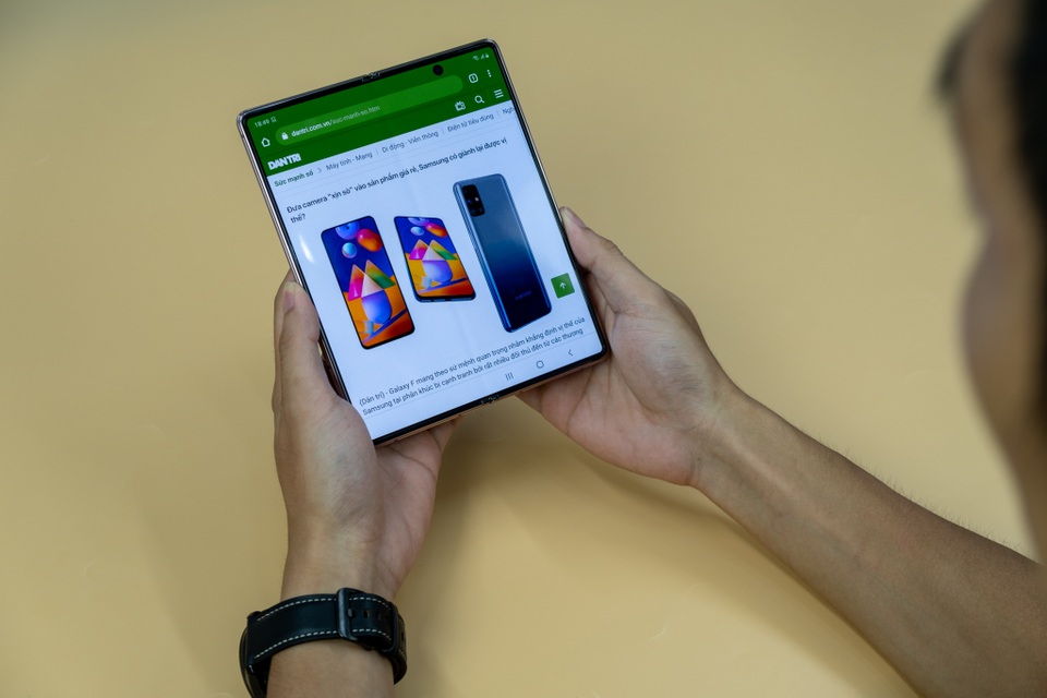 Mở hộp Galaxy Z Fold 2 giá 50 triệu đồng: hoàn thiện vẻ khác biệt - 5 Mở hộp Galaxy Z Fold 2 giá 50 triệu đồng: hoàn thiện vẻ khác biệt - 5