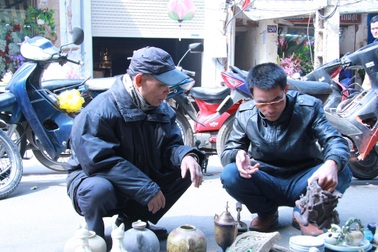 Nhộn nhịp phiên chợ đồ cổ duy nhất trong năm ở Hà Nội