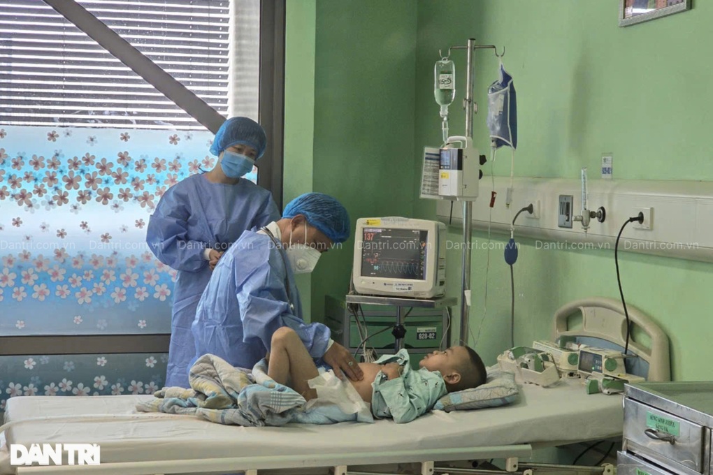 Mẹ đơn thân bế tắc trước 800 triệu đồng cho ca phẫu thuật ghép thận cứu con - 1 Mẹ đơn thân bế tắc trước 800 triệu đồng cho ca phẫu thuật ghép thận cứu con - 1