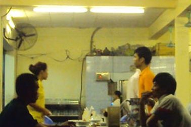 Chân dài tiếp thị và những “va chạm” lạnh người 