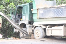 Xe tải va chạm với xe máy, một người tử vong