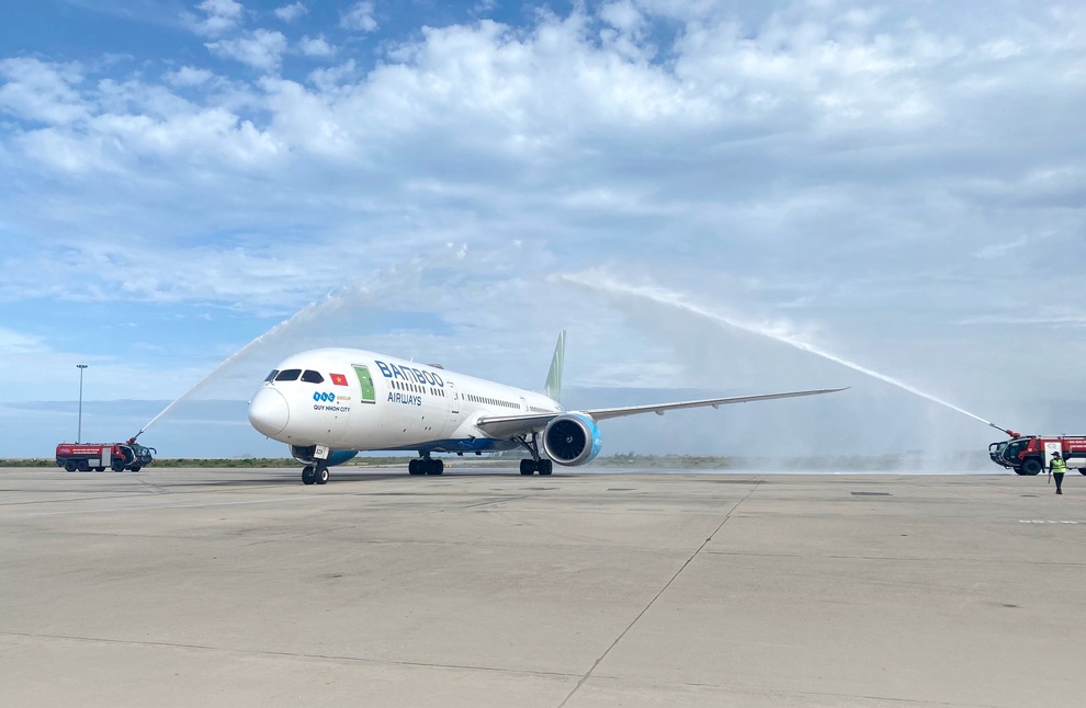 Nha Trang đón chuyến bay chở khách du lịch quốc tế có hộ chiếu vaccine của Bamboo Airways - 1 Nha Trang đón chuyến bay chở khách du lịch quốc tế có hộ chiếu vaccine của Bamboo Airways - 1