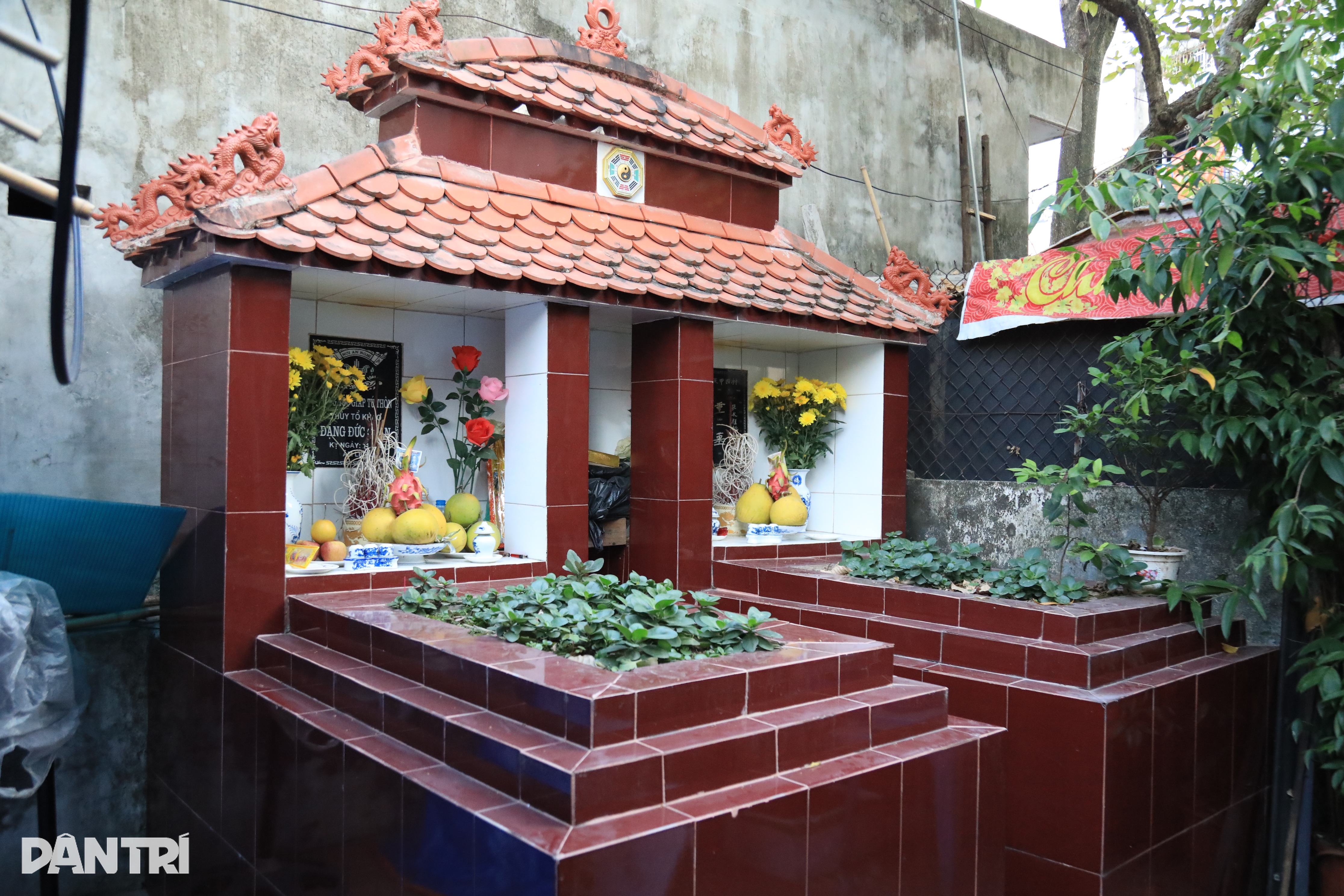 Hà Nội: Cuộc sống nơi nhà người sống cạnh nhà người chết - 1 Hà Nội: Cuộc sống nơi nhà người sống cạnh nhà người chết - 1