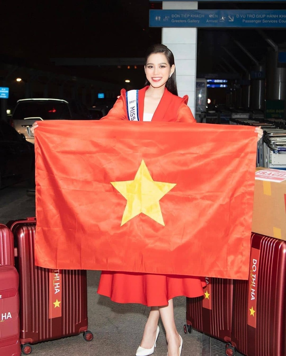 Đỗ Hà và dàn người đẹp mang hàng trăm kg hành lý đi thi Hoa hậu thế giới - 1 Đỗ Hà và dàn người đẹp mang hàng trăm kg hành lý đi thi Hoa hậu thế giới - 1