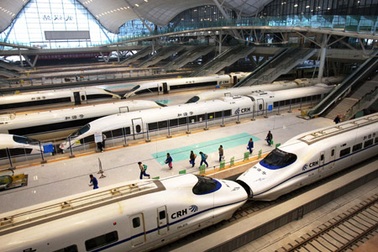 Đầu tư vào hàng không “nhàn” hơn hẳn đường sắt cao tốc