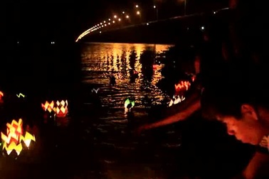 Bình Định: Đầm Thị Nại lung linh đêm Vu Lan