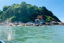 Lạ lùng ngôi miếu "thoắt ẩn thoắt hiện", khách đến phải canh giờ ở Vũng Tàu