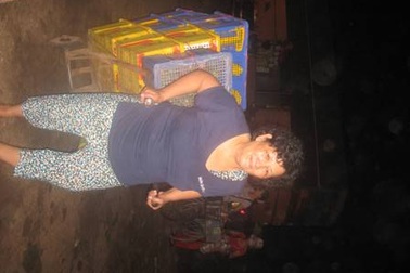 Nhọc nhằn đời nữ cửu vạn chợ đêm