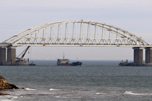 Ukraine nói tàu chiến Nga bất ngờ rút khỏi Crimea