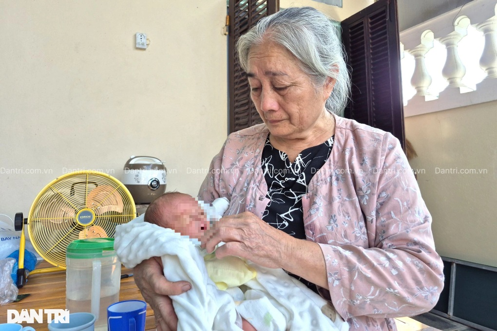Người mẹ đơn thân thập tử nhất sinh lo cho con mới sinh - 2 Người mẹ đơn thân thập tử nhất sinh lo cho con mới sinh - 2