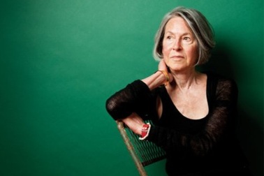 Chủ nhân Nobel Văn học "run rẩy" khi biết mình... thắng giải