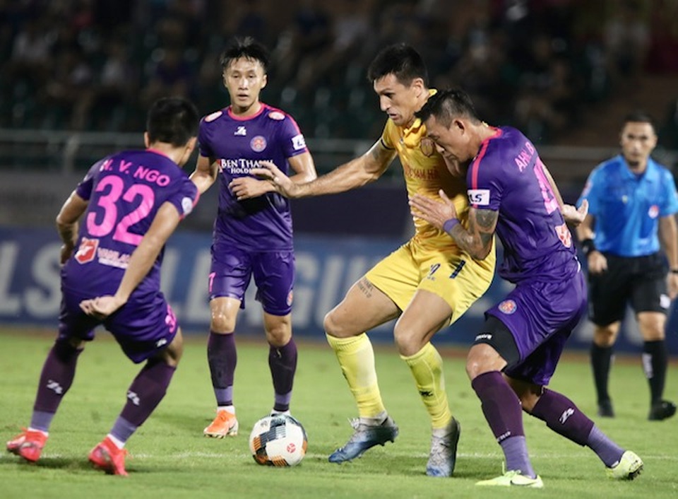 Thắng đậm Nam Định, Sài Gòn FC vững ngôi đầu V-League - 2 Thắng đậm Nam Định, Sài Gòn FC vững ngôi đầu V-League - 2