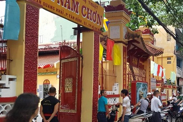 Võ sư Huỳnh Tuấn Kiệt cử em trai đón tiếp cao thủ Flores