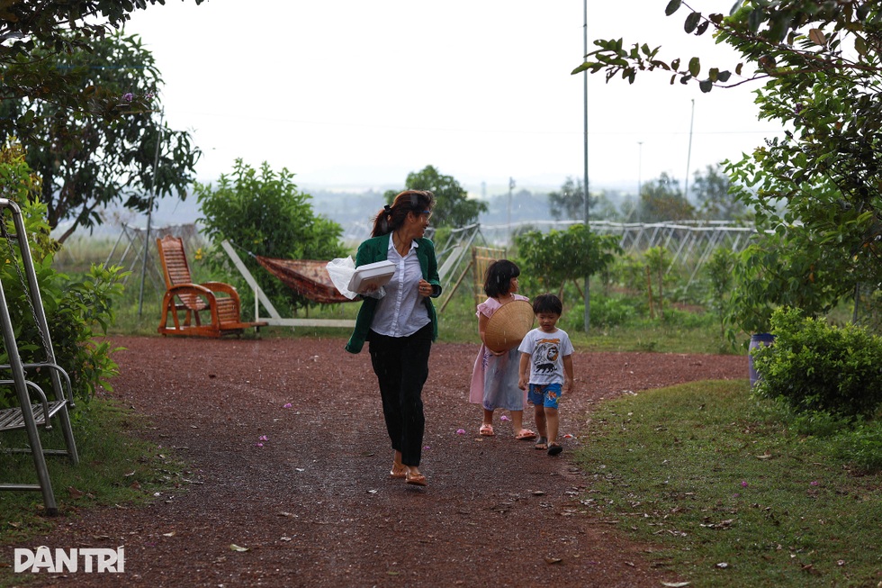 Hoa hậu 6 con Oanh Yến: Vượt cú sốc tinh thần, an yên tại nông trại 10ha - 11 Hoa hậu 6 con Oanh Yến: Vượt cú sốc tinh thần, an yên tại nông trại 10ha - 11