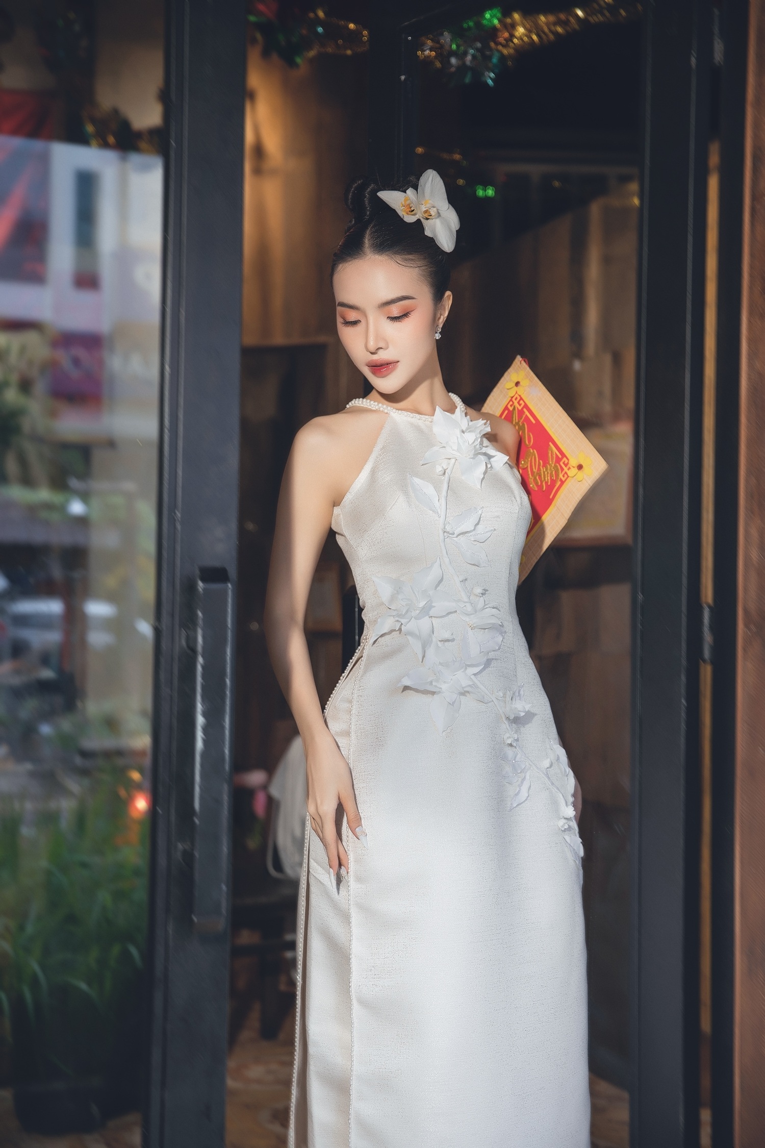 Á hậu Hạnh Nguyên diện áo dài gợi cảm đón xuân - 4 Á hậu Hạnh Nguyên diện áo dài gợi cảm đón xuân - 4