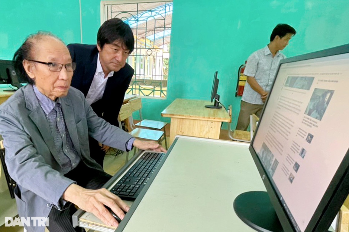 Quỹ Khuyến học Việt Nam trao tặng máy tính cho học sinh Hòa Bình - 3 Quỹ Khuyến học Việt Nam trao tặng máy tính cho học sinh Hòa Bình - 3