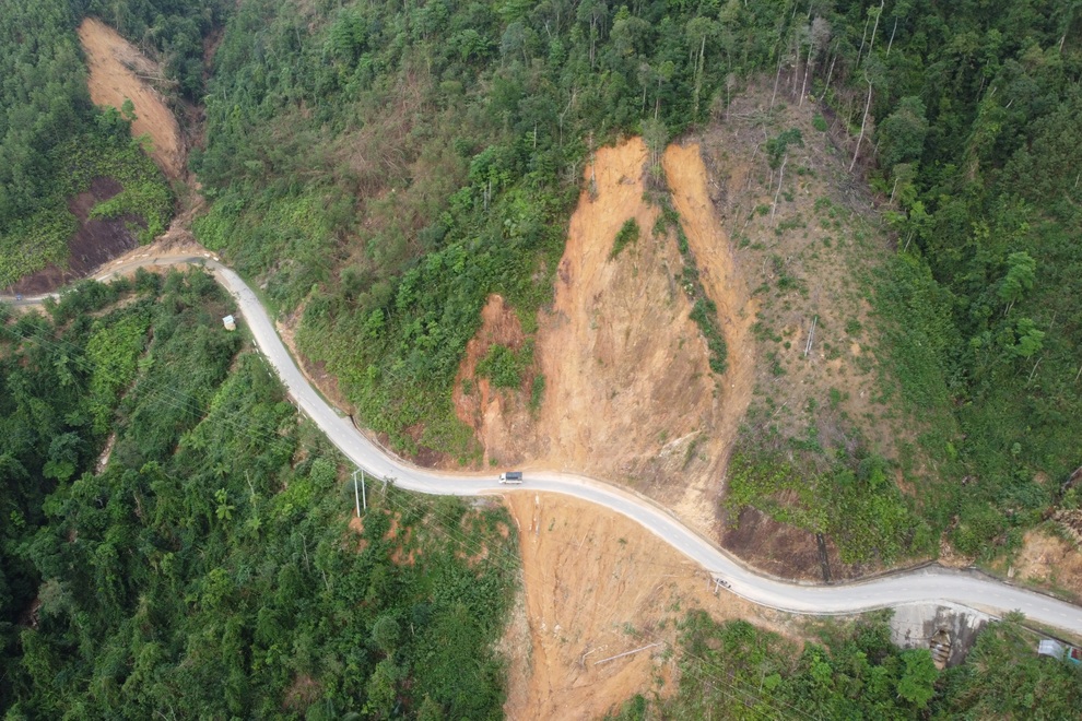 Thầy giáo chở hàng trăm học trò miền núi về thành phố điều trị Covid-19 - 6