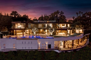 Choáng ngợp với tiện nghi của dinh thự tiệc tùng được rao bán 139 triệu USD