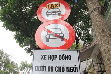 Hà Nội dỡ biển cấm taxi trên nhiều tuyến phố