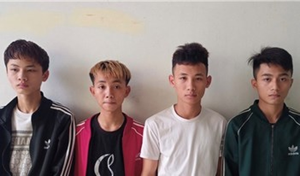 Khởi tố nhóm đạo chích nhí đuổi đánh, cướp xe máy người đi đường - 1 Khởi tố nhóm đạo chích nhí đuổi đánh, cướp xe máy người đi đường - 1