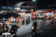 Chợ Long Biên phong tỏa khu hàng cá sau khi có ca dương tính với SARS-CoV-2